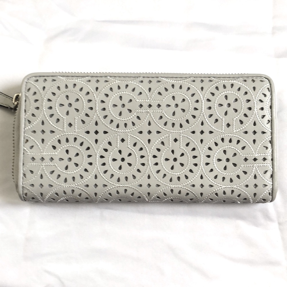 Vintage light grey leather Coach wallet